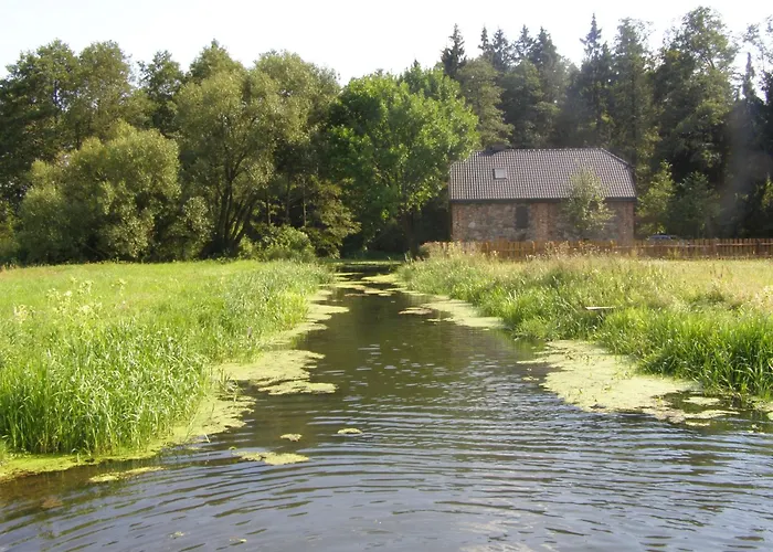 Semesterbostad Kamienny Mlyn Wodny Lowczego *